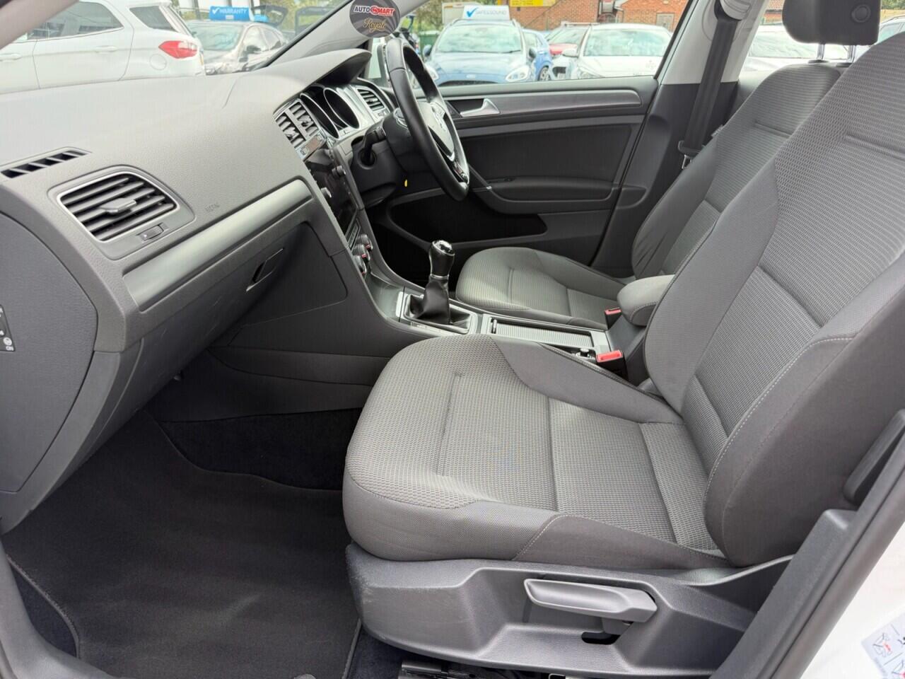 Volkswagen Golf view 34