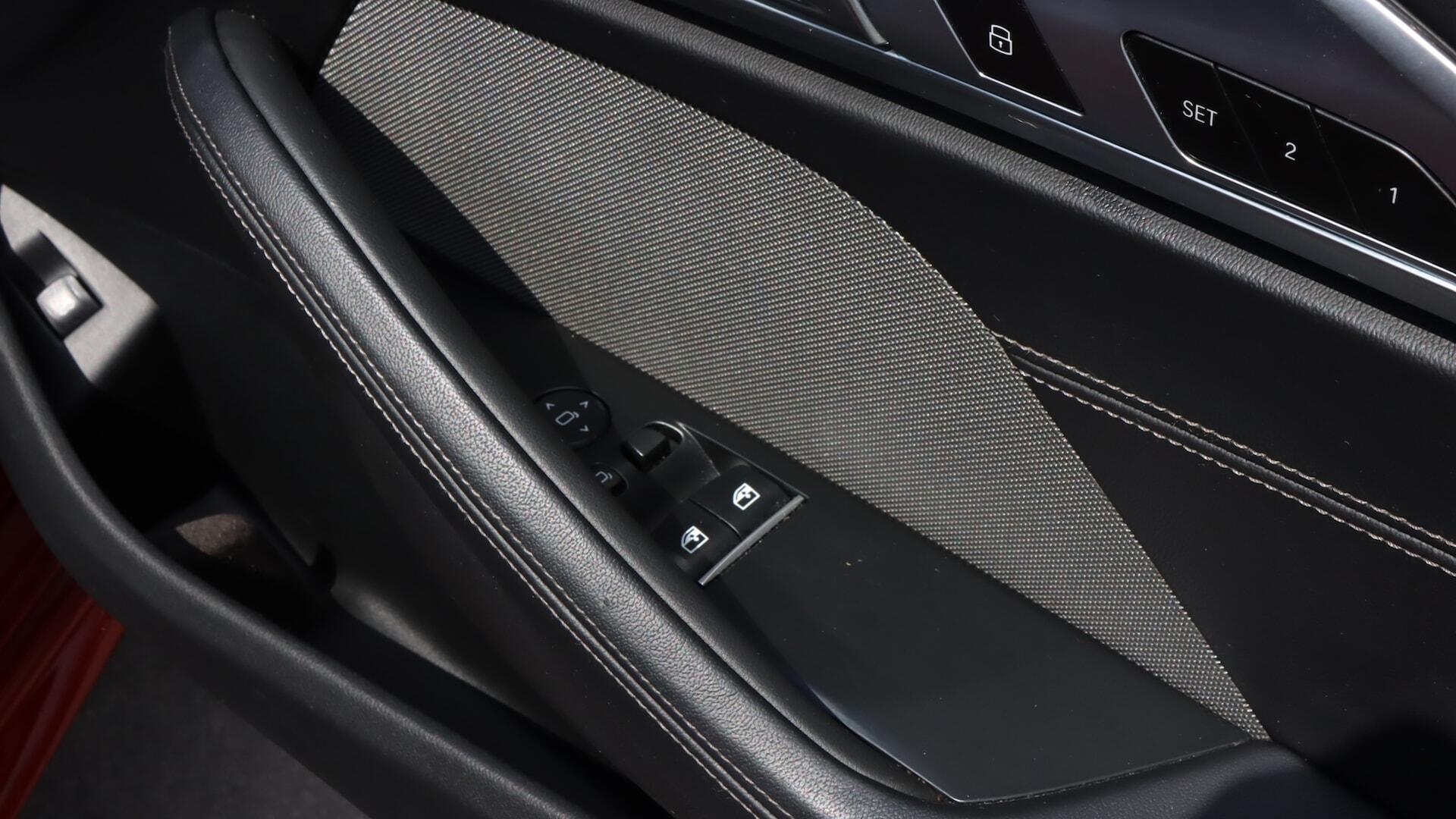 BMW 8 Series view 33