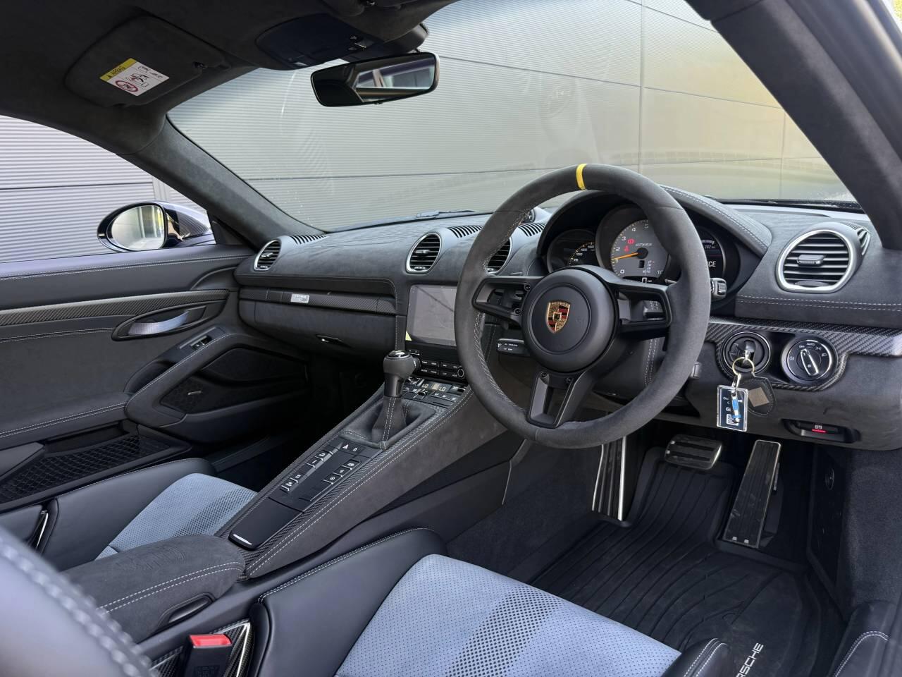 Porsche Cayman view 9