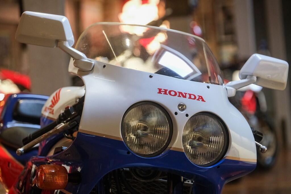 Honda VFR750 view 11