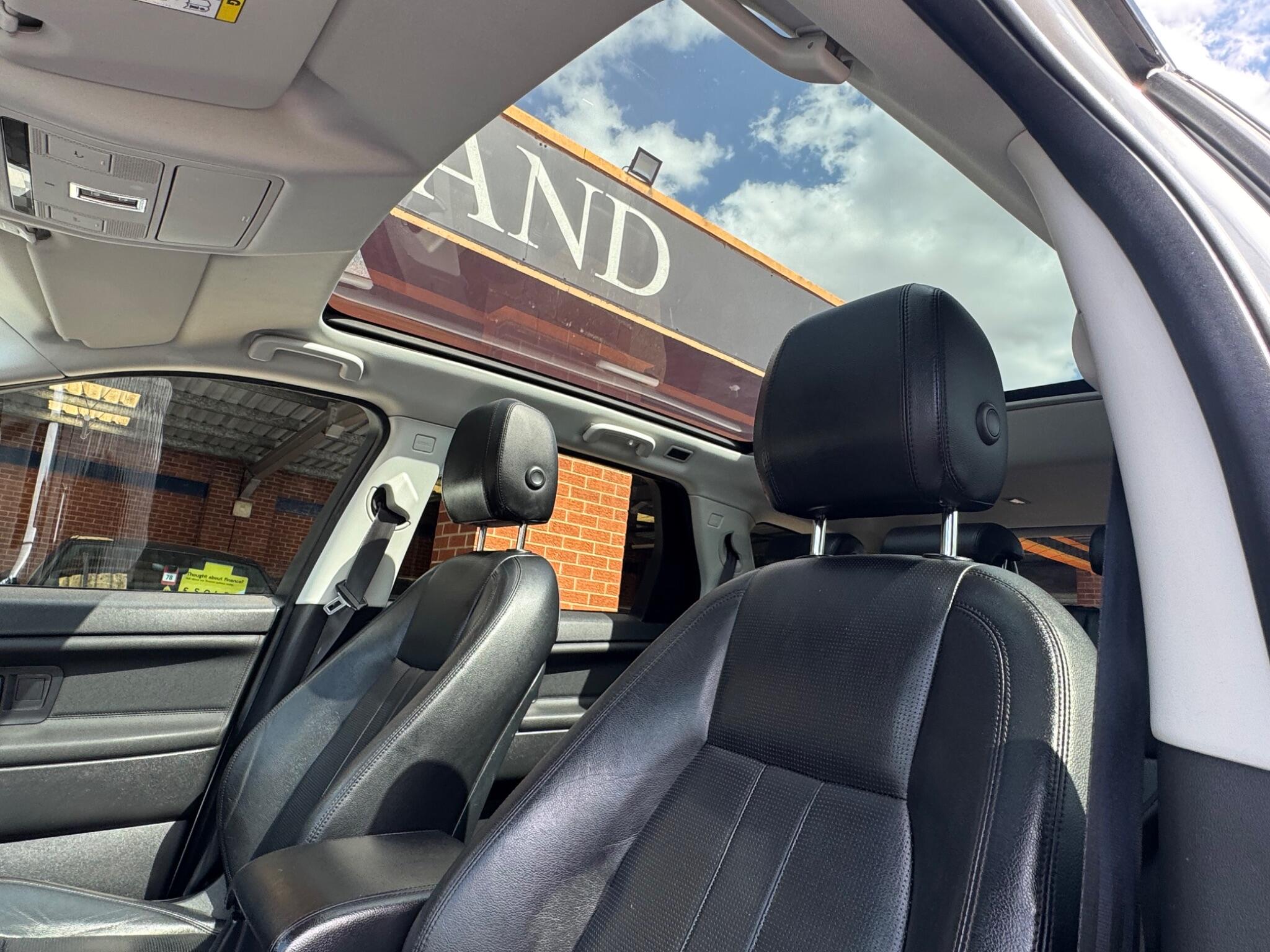 Land Rover Discovery Sport view 8