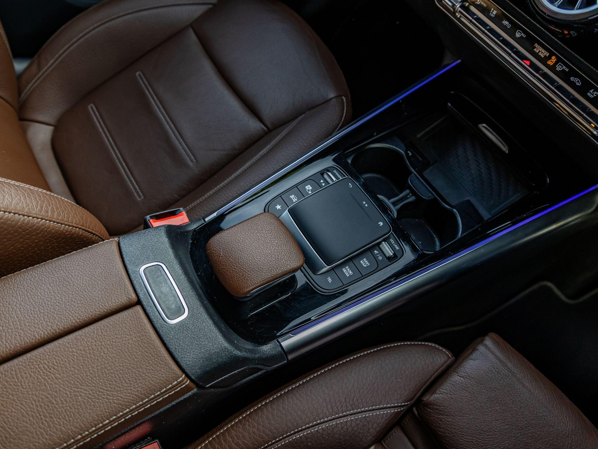 Mercedes-Benz GLA view 12