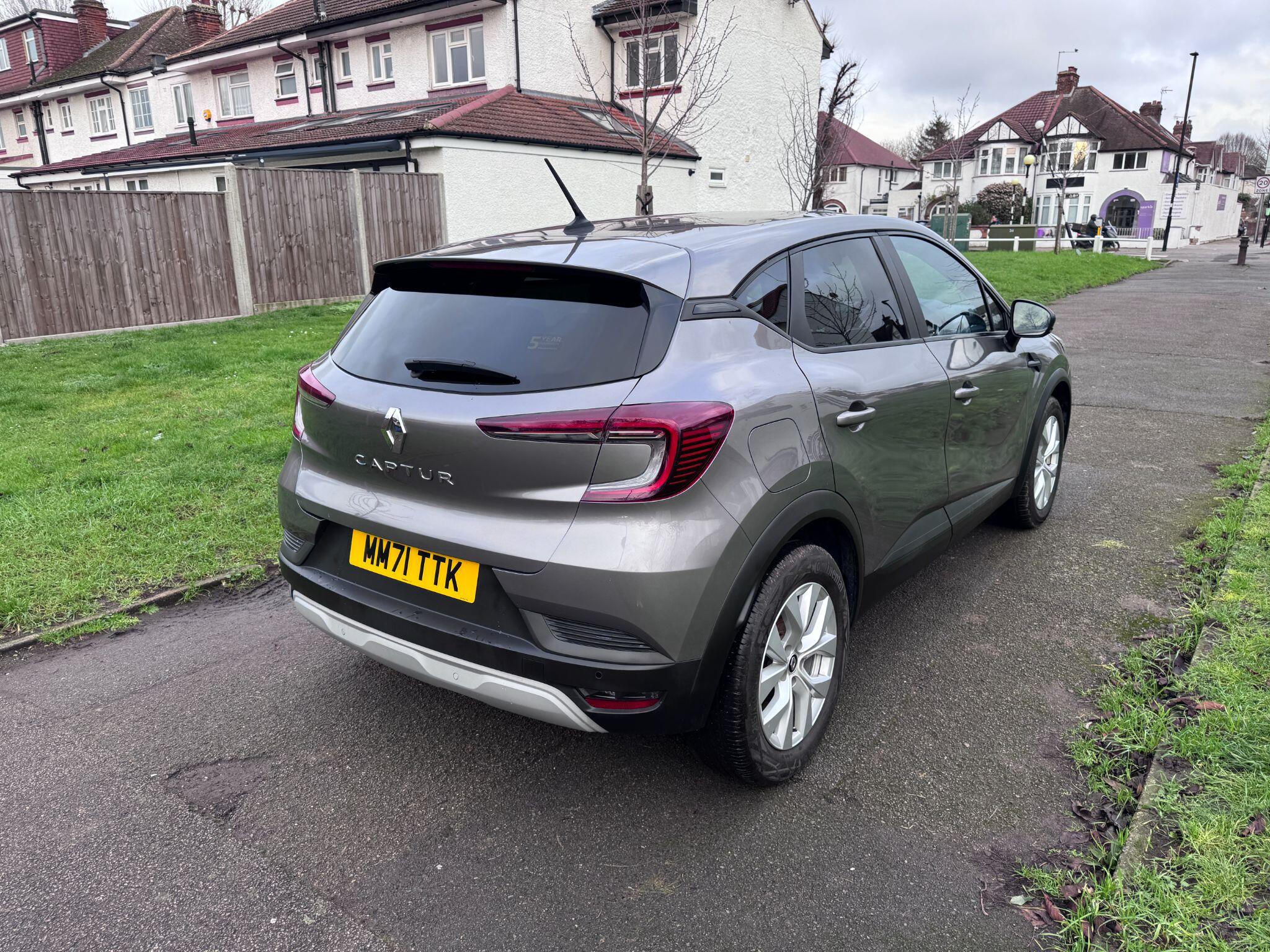 2022 Renault Captur 1.0 TCe Iconic Euro 6 (s/s) 5dr • 20,000 miles image 11