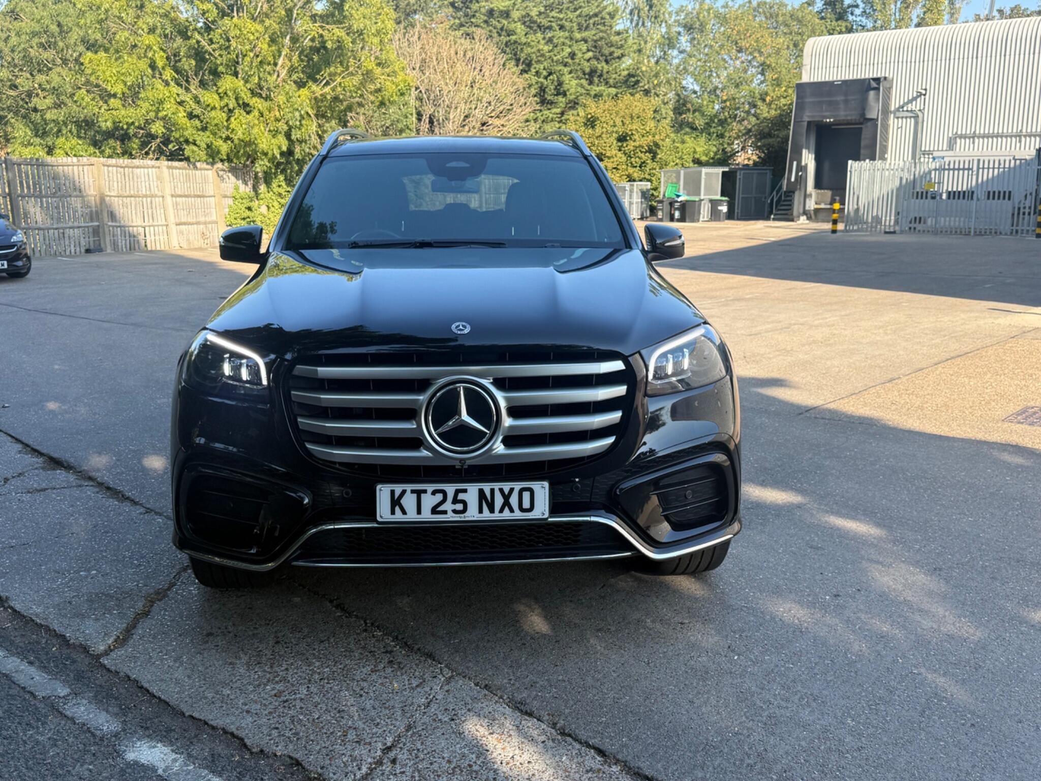 Mercedes-Benz GLS view 3