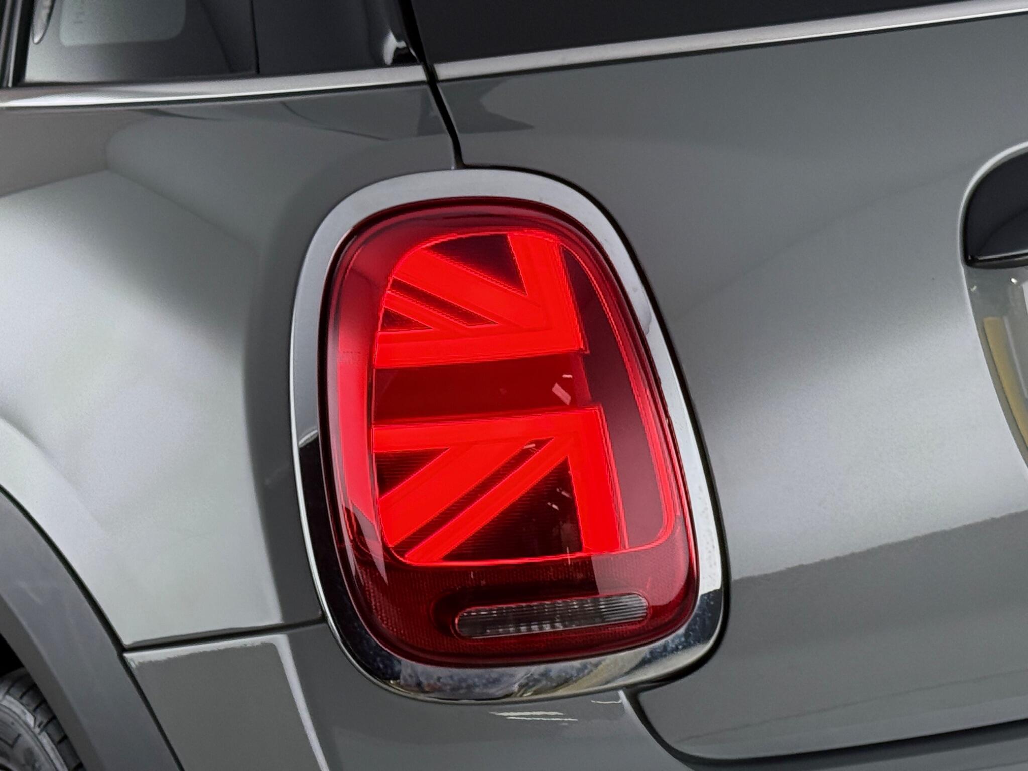 Mini Hatch view 11