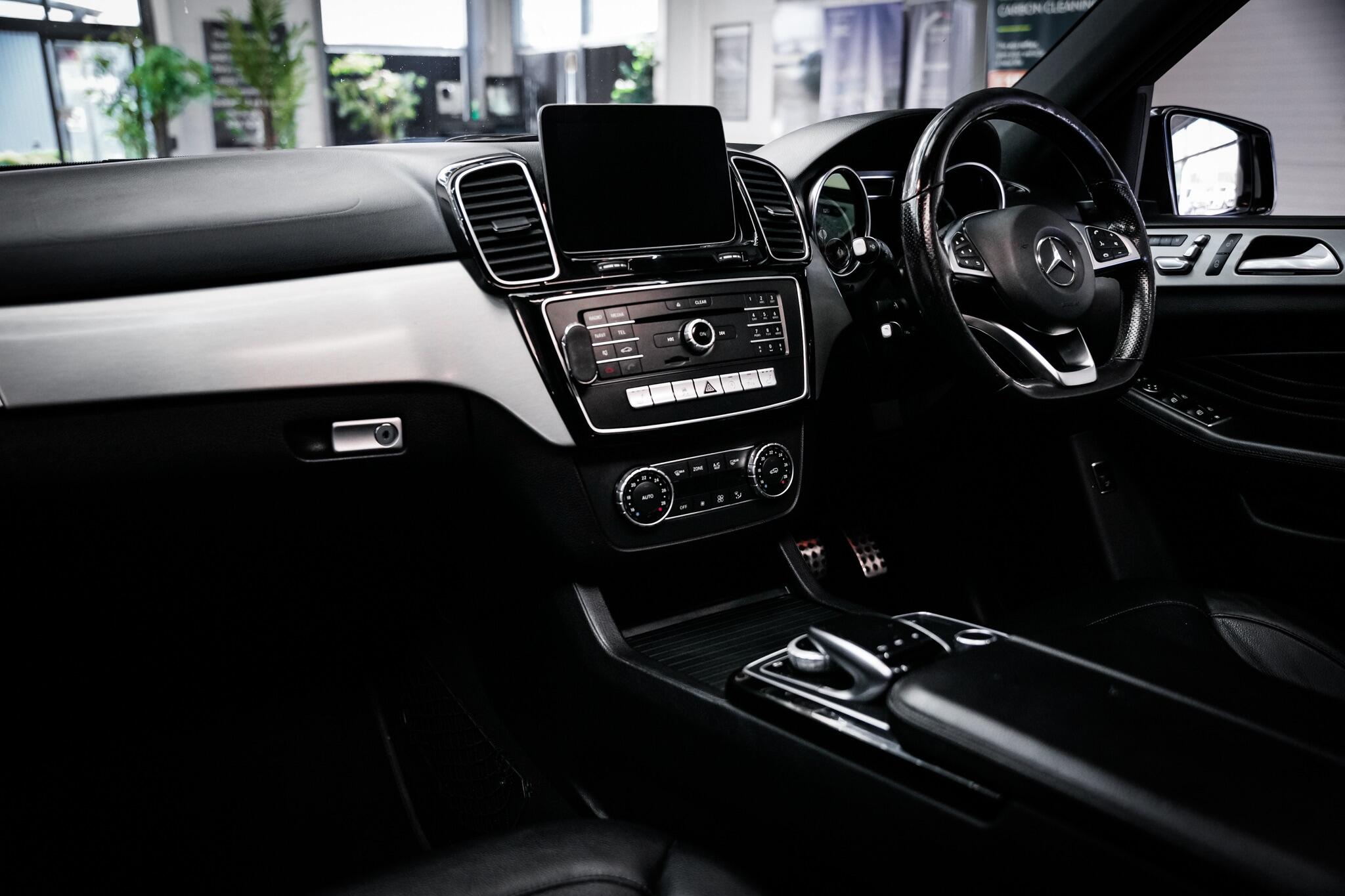 Mercedes-Benz GLE view 23