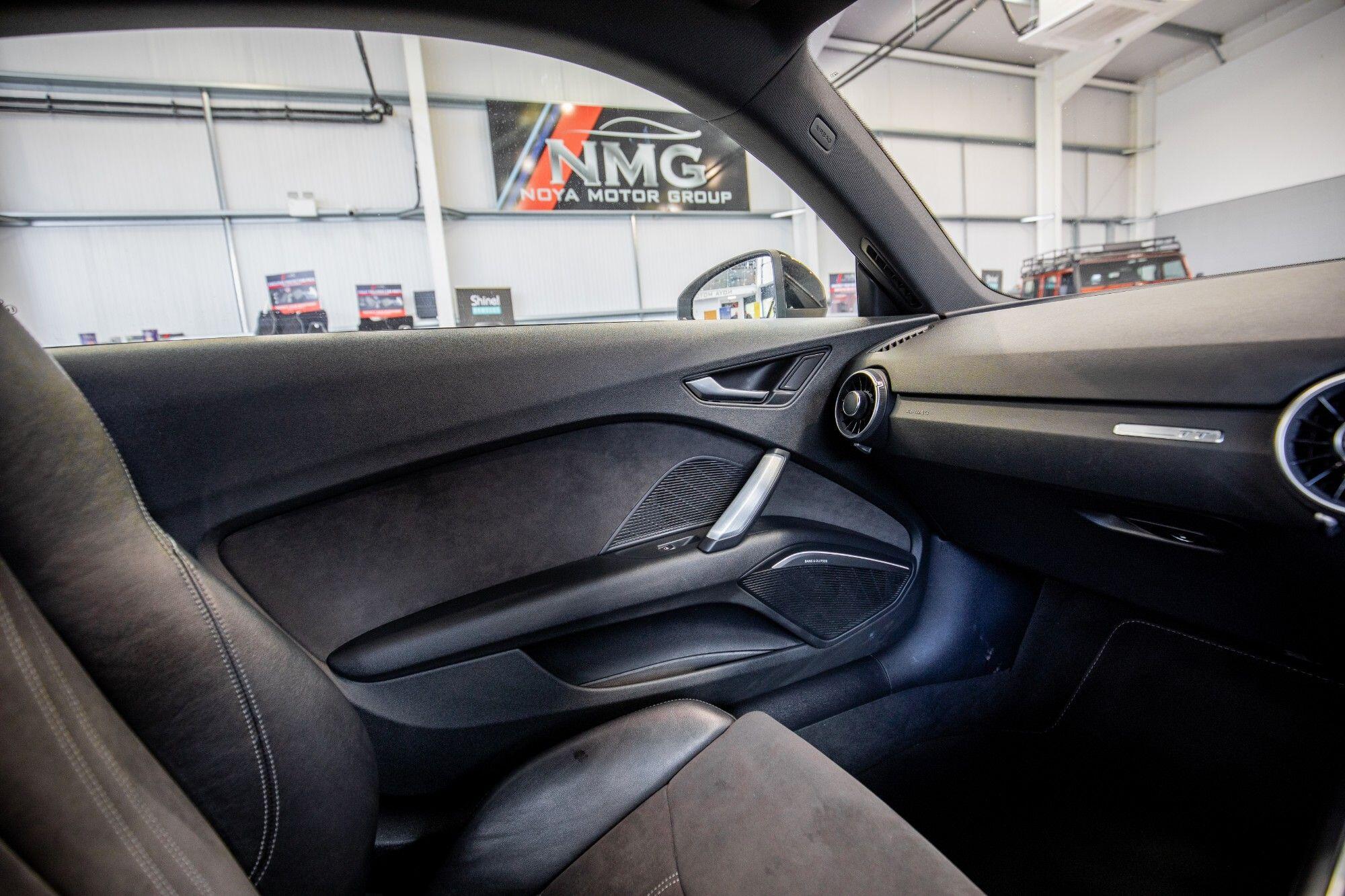 Audi TT view 31