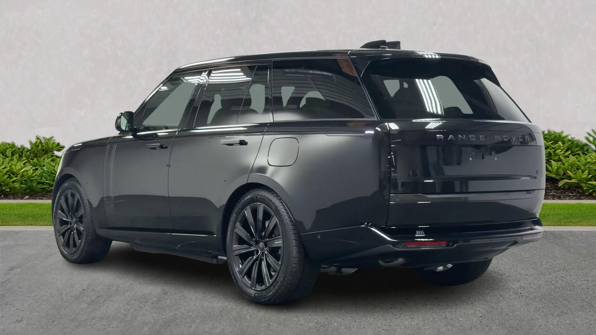 Land Rover Range Rover view 2