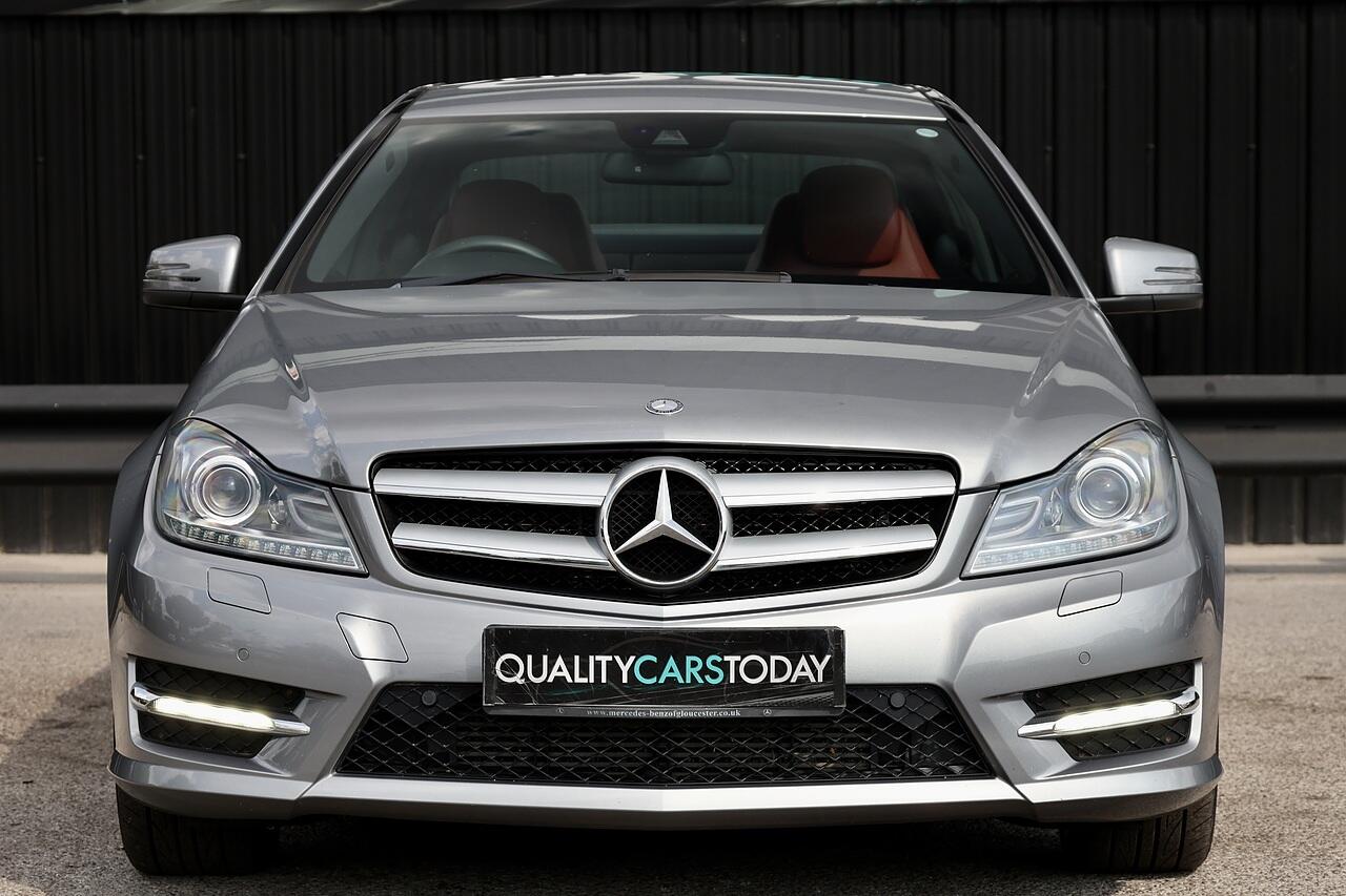 Mercedes-Benz C Class view 4
