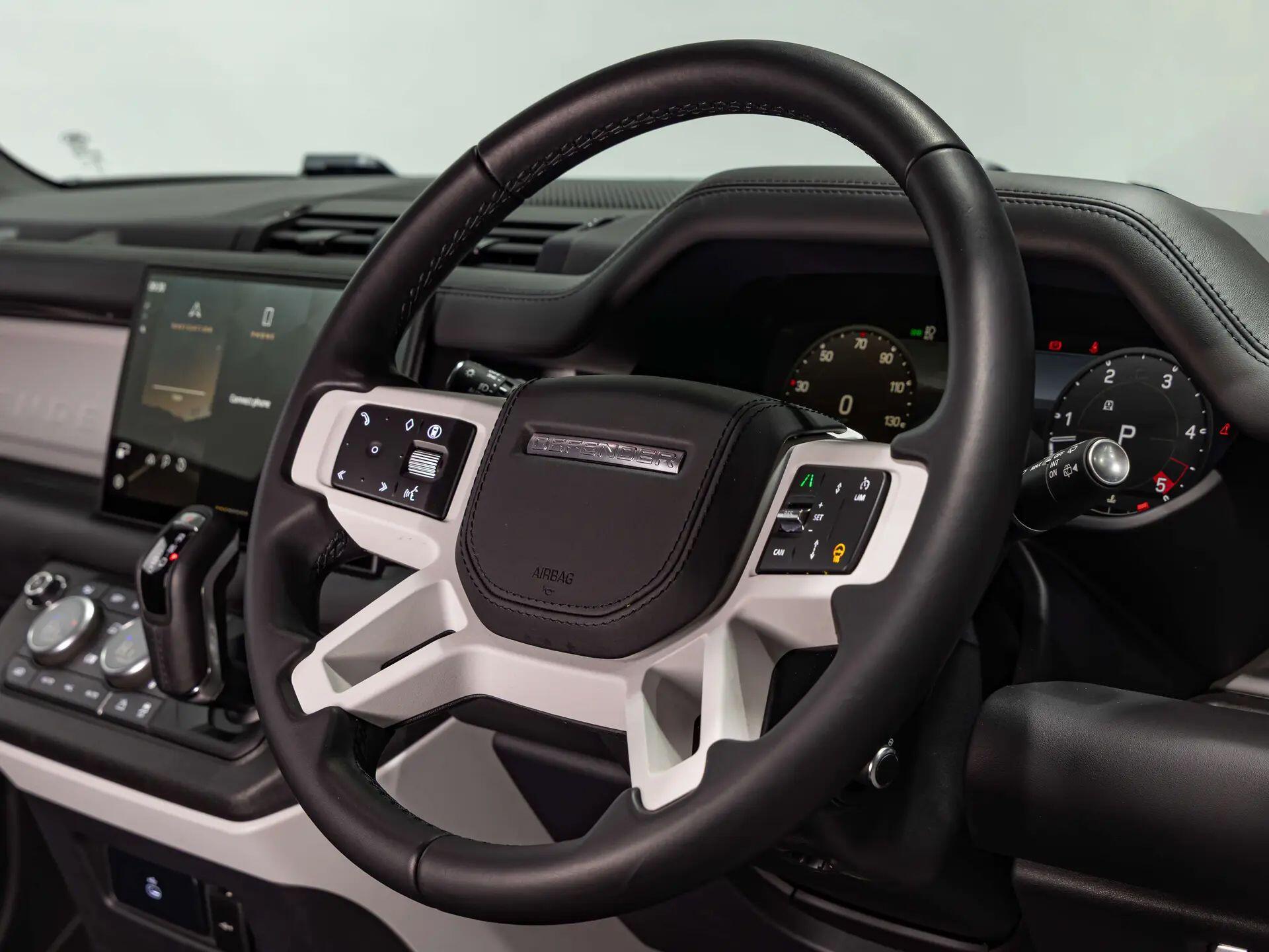 Land Rover Defender 110 view 20