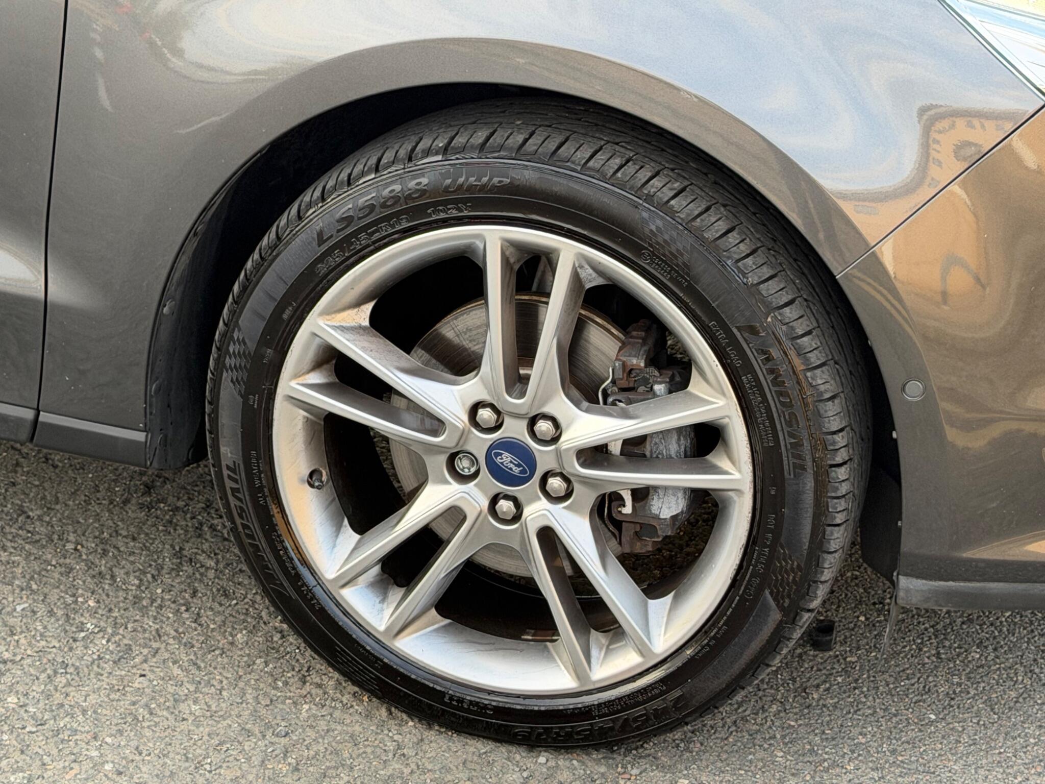 Ford Galaxy view 38