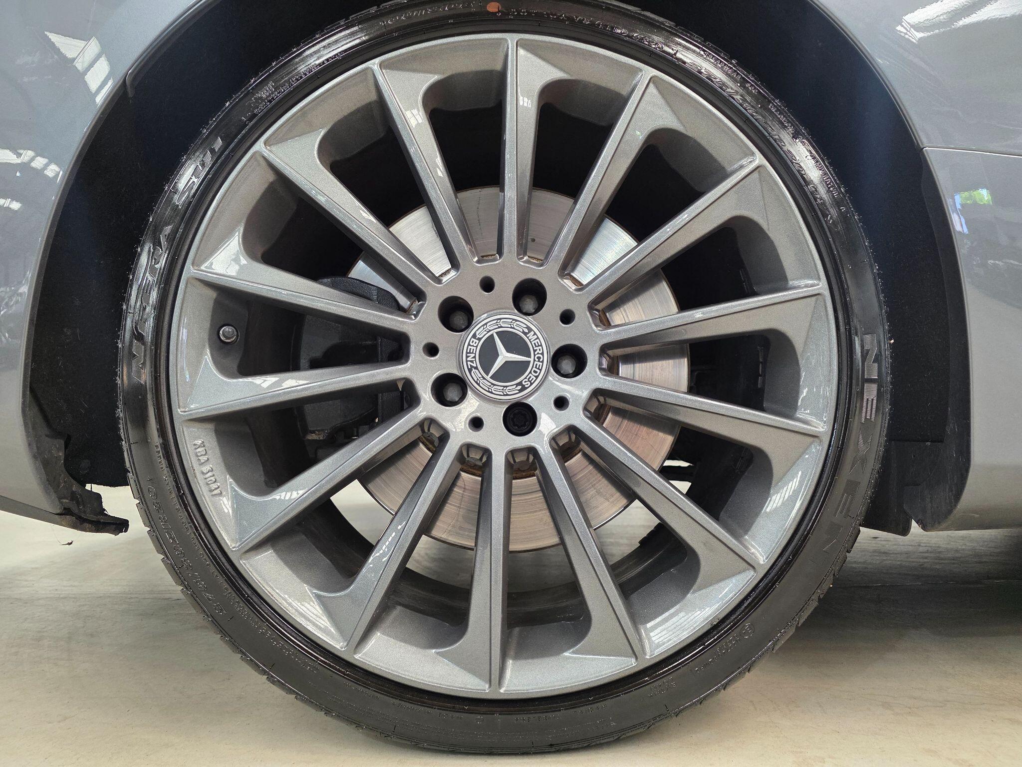 Mercedes-Benz E Class view 34