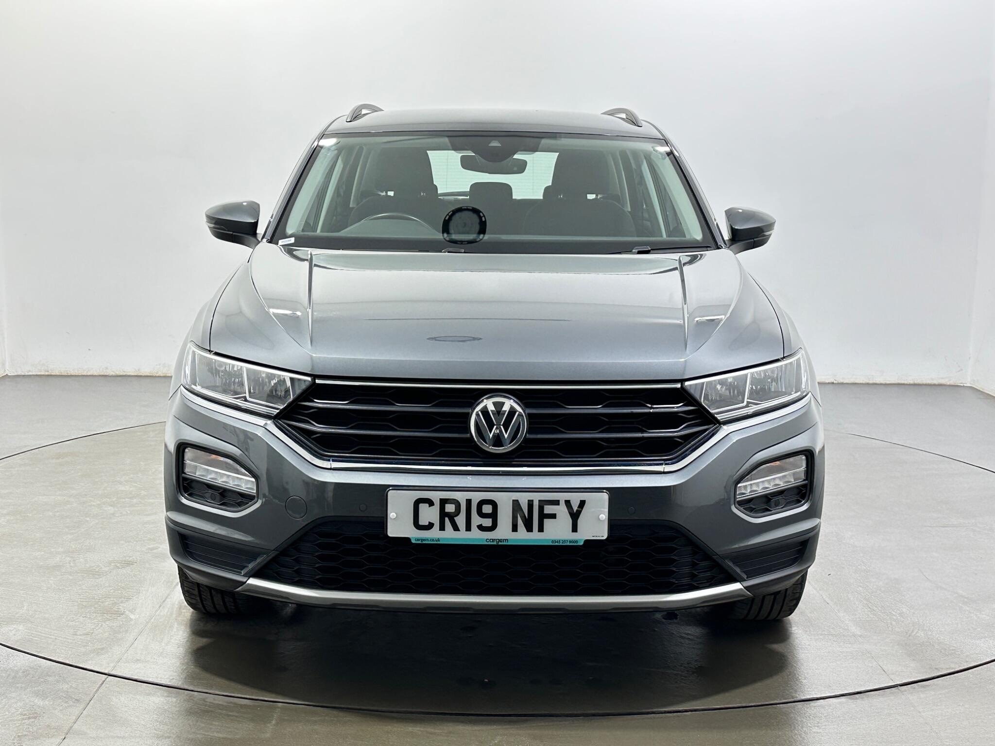 Volkswagen T-Roc view 3