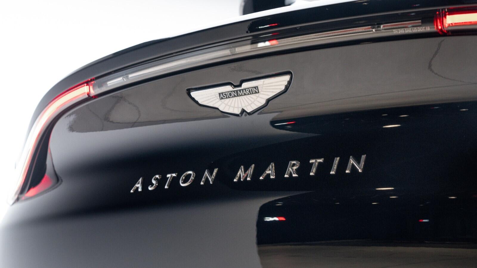 Aston Martin DBX view 50