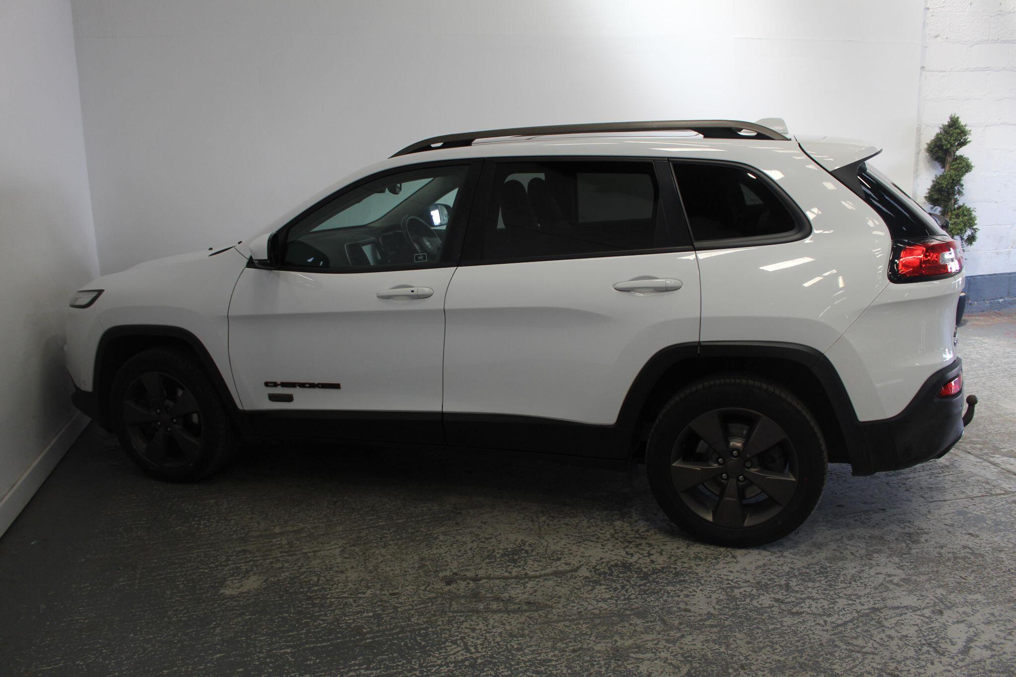 Jeep Cherokee view 10