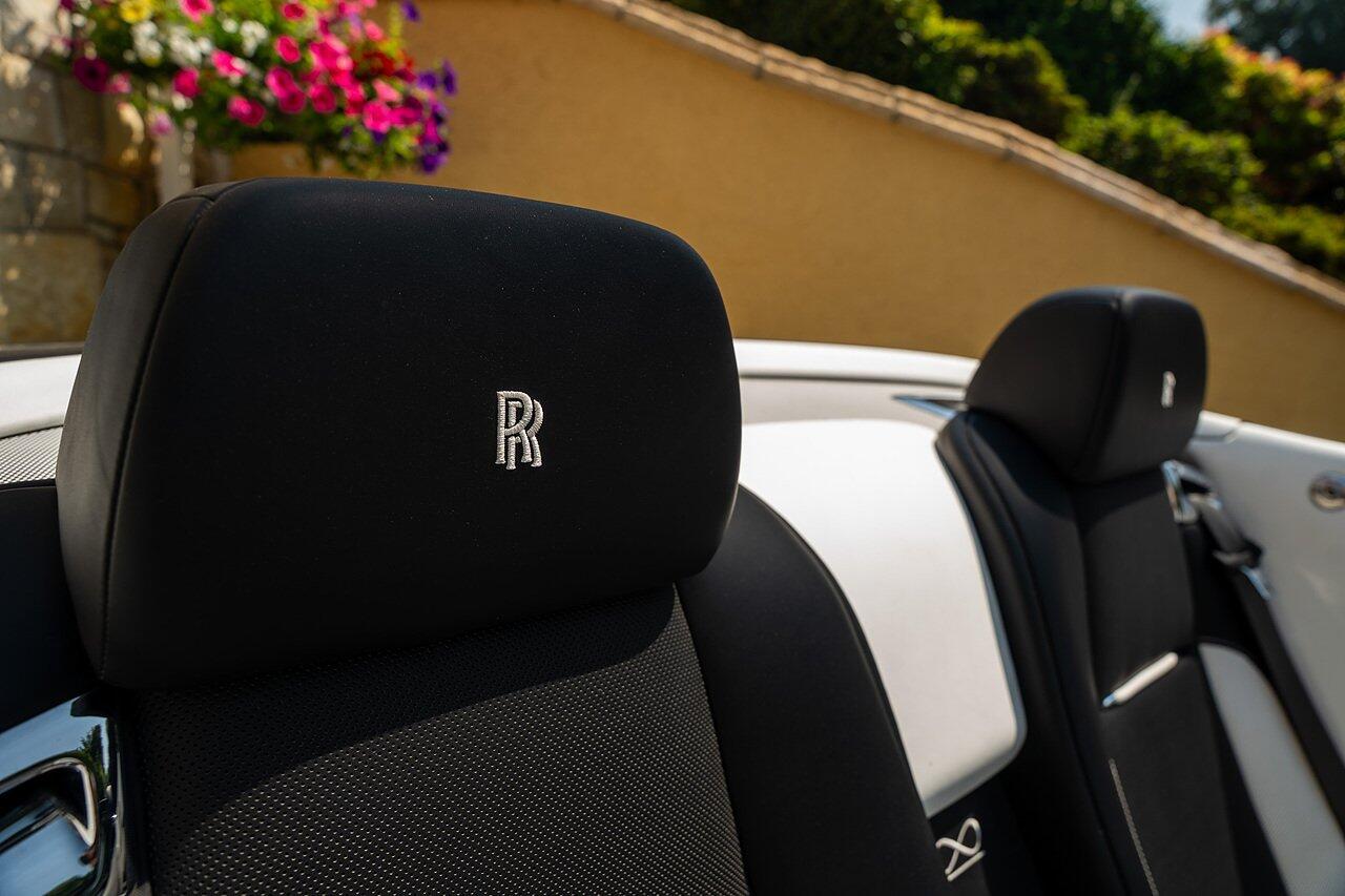 Rolls-Royce Dawn view 72