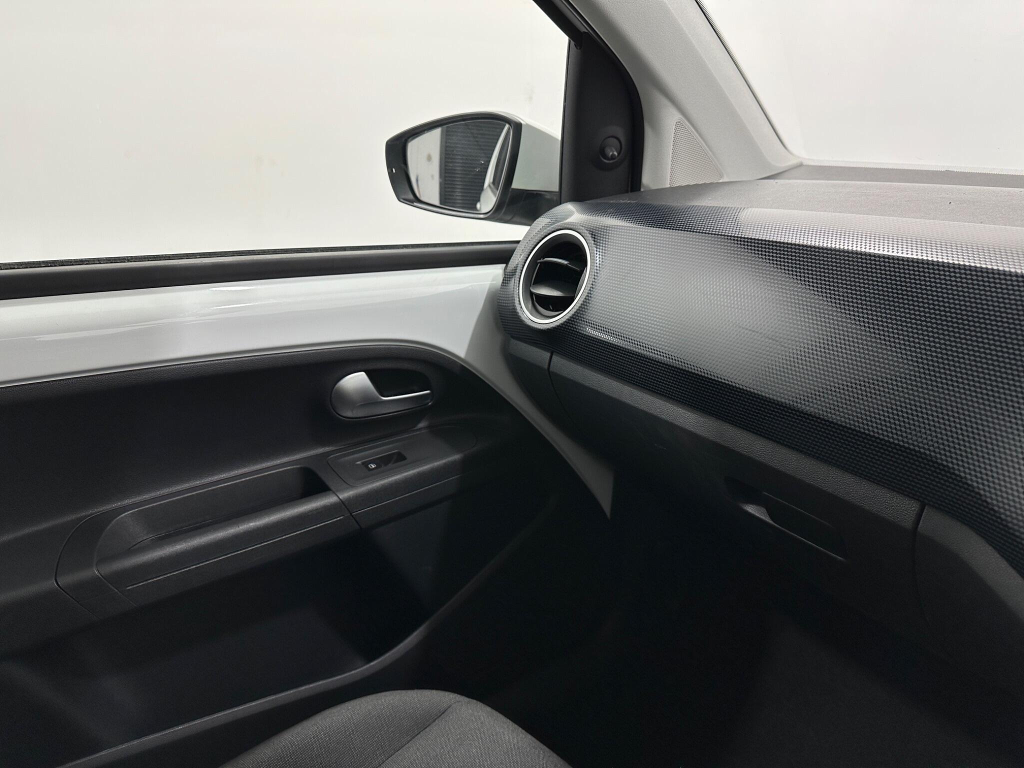 Volkswagen Up! view 21