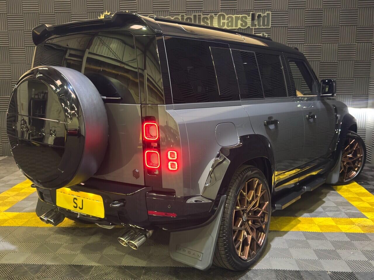Land Rover Defender 110 view 33