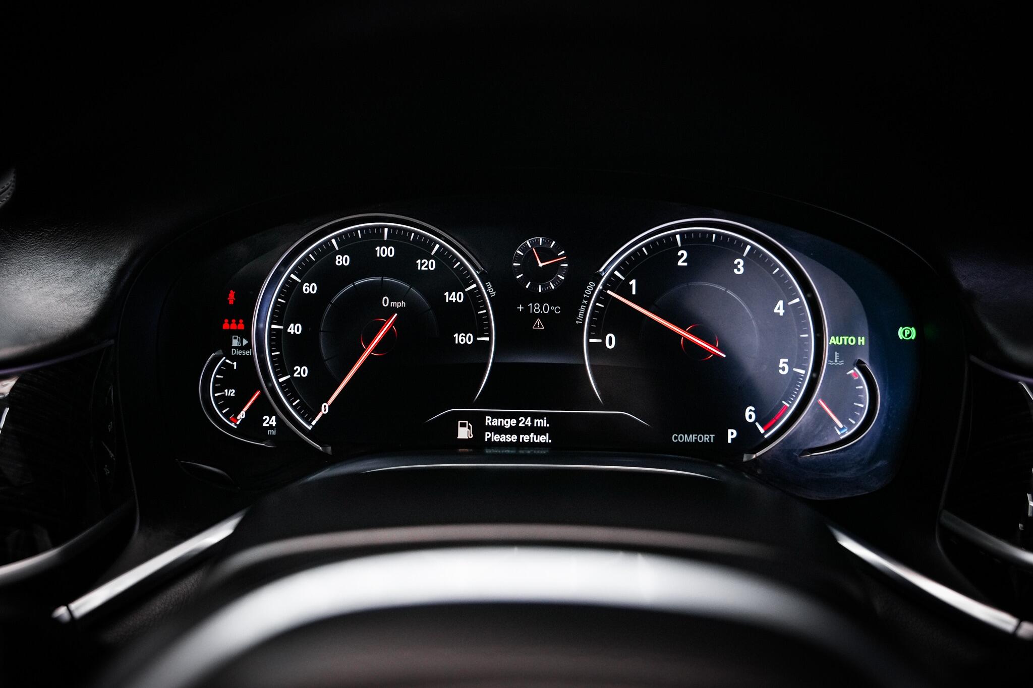 BMW 7 Series view 21