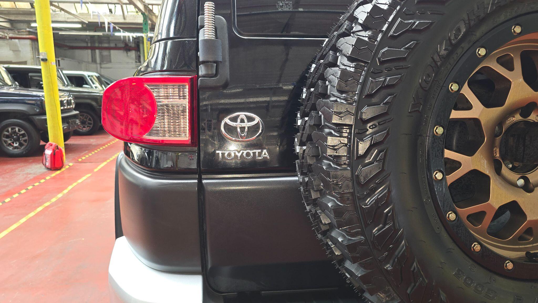 Toyota FJ Cruiser view 43