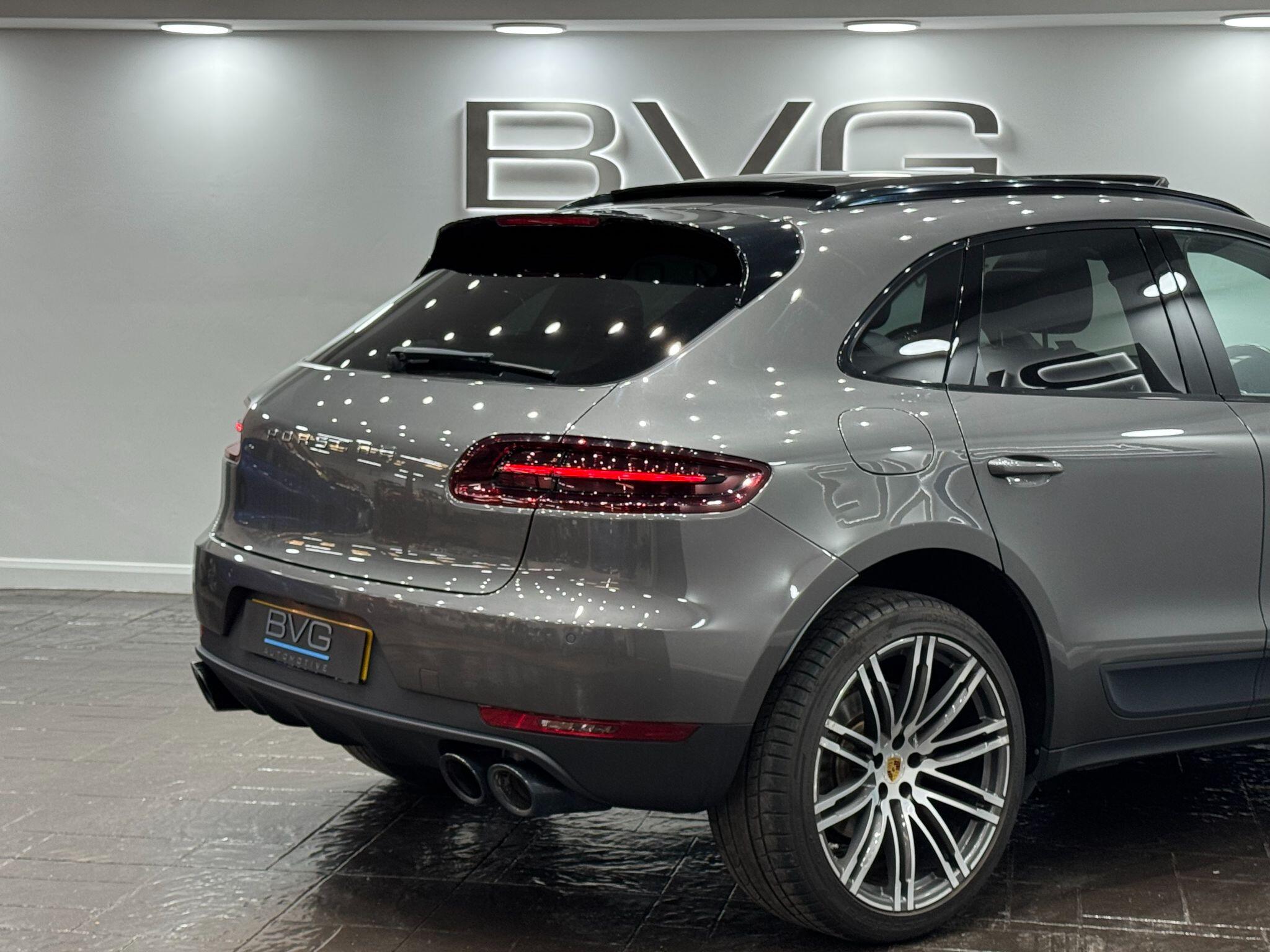 Porsche Macan view 20