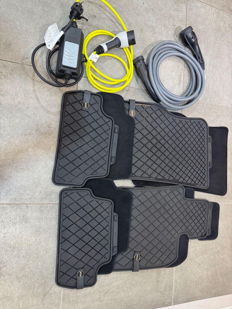 Mini Electric Hatch view 81