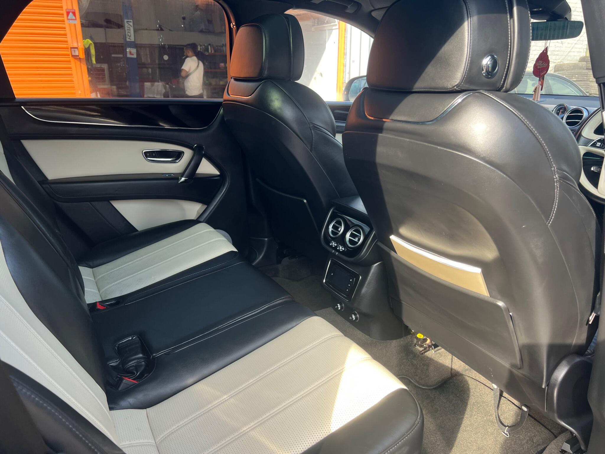 Bentley Bentayga view 26