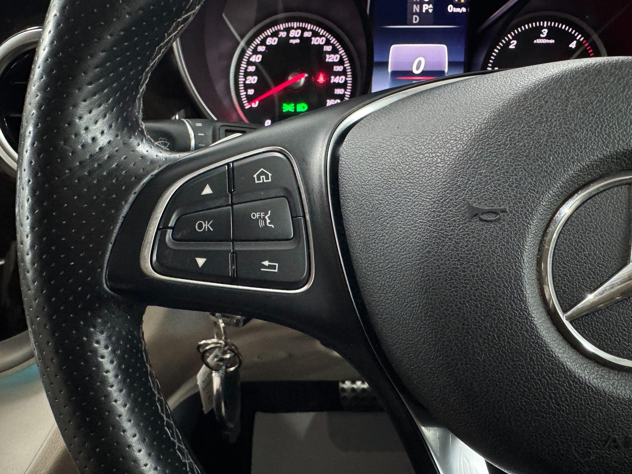 Mercedes-Benz V-Class view 32