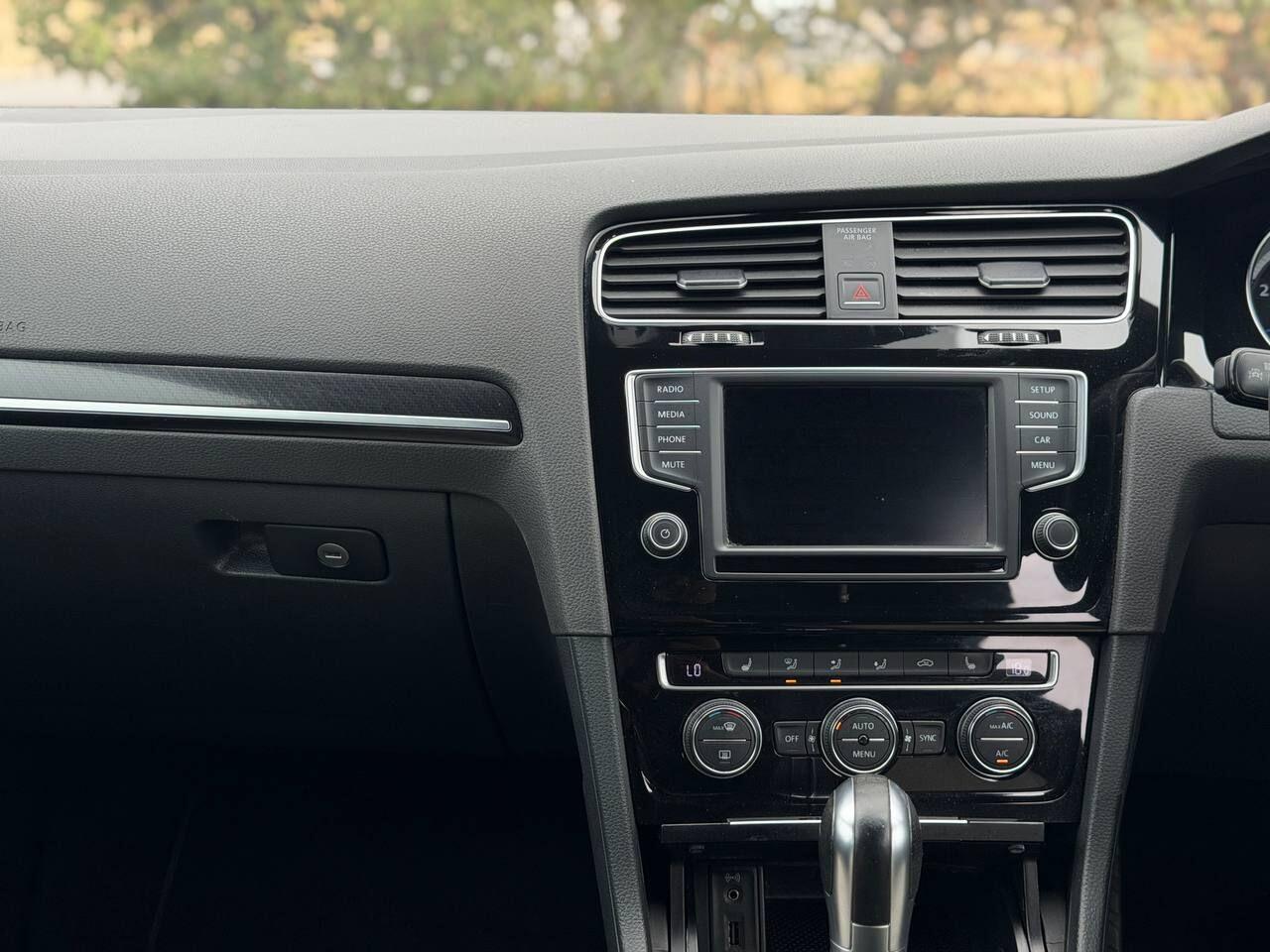 Volkswagen Golf view 25