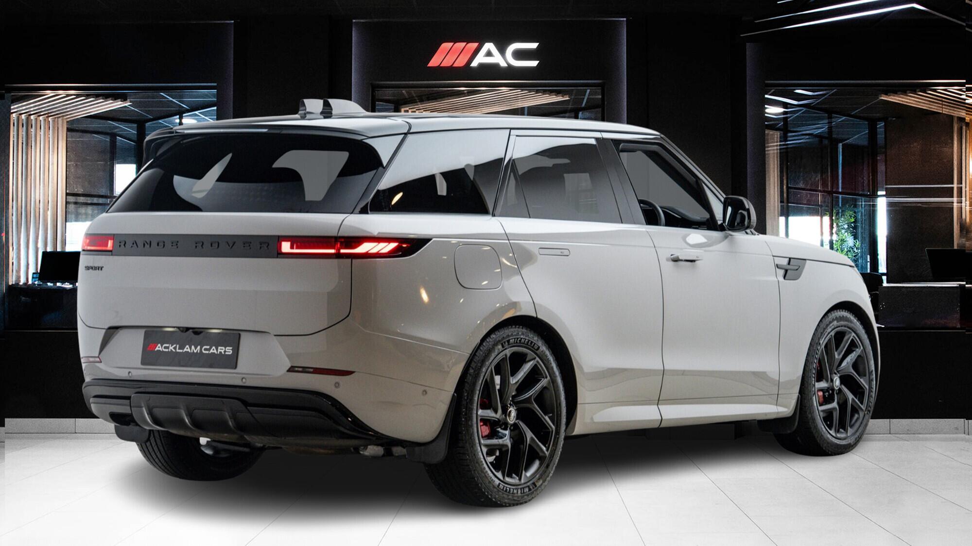 Land Rover Range Rover Sport view 4