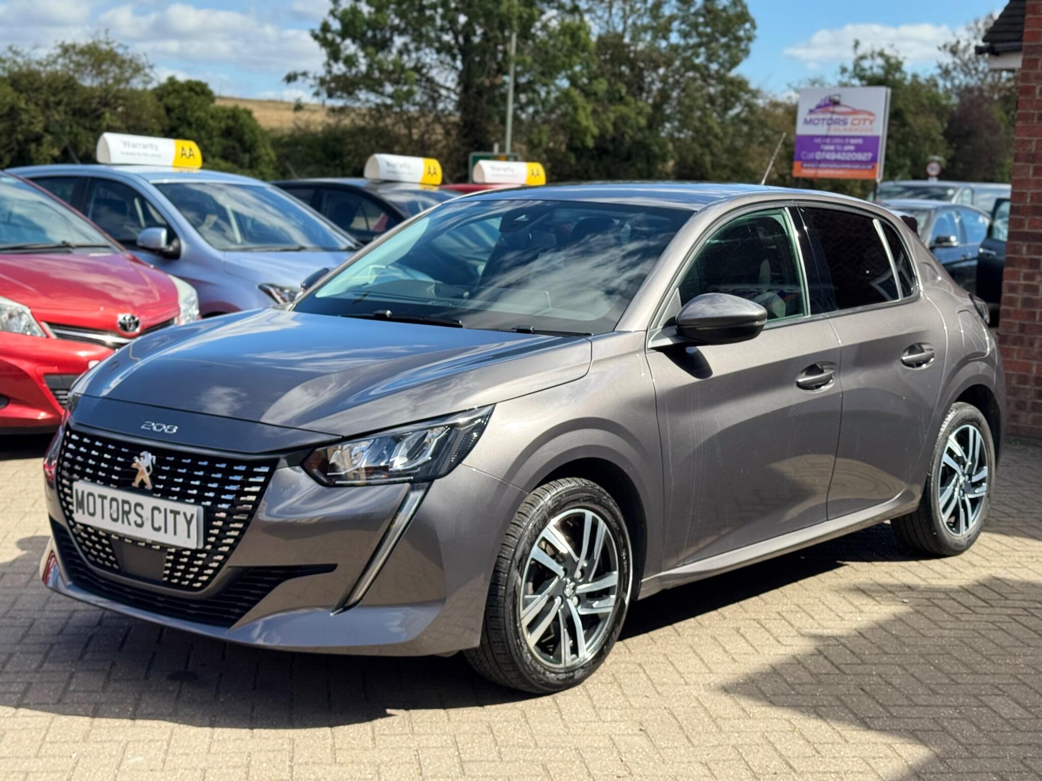 Peugeot 208 view 4