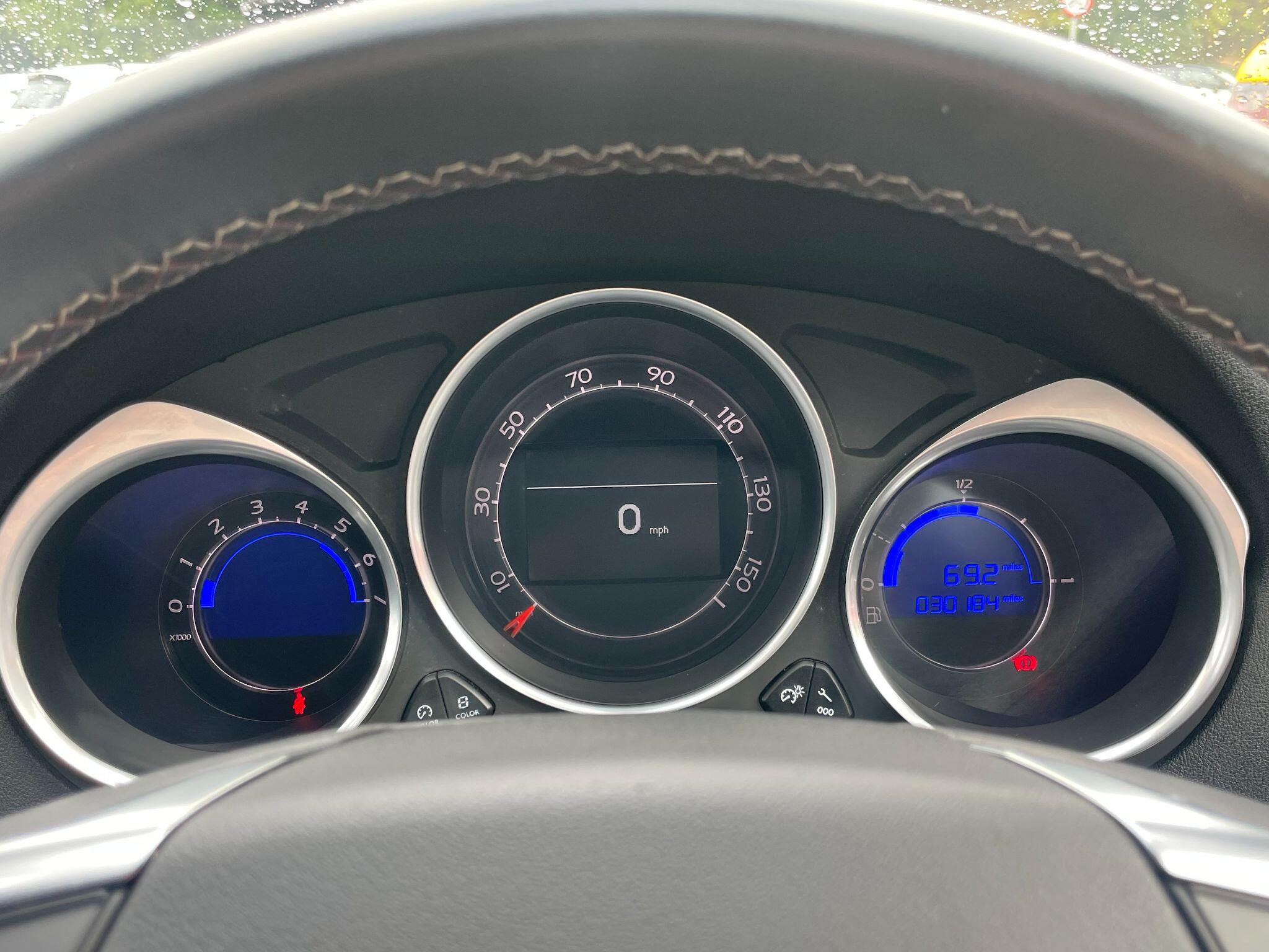 DS Automobiles DS 4 view 33