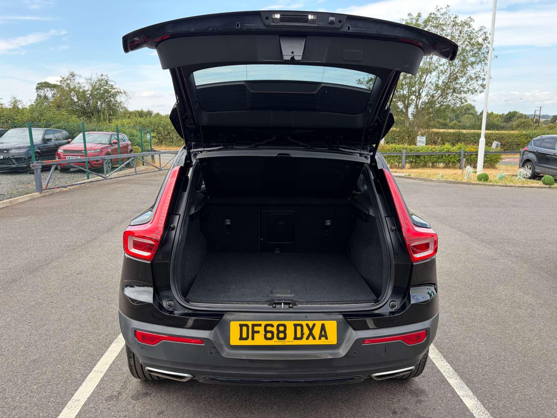 Volvo XC40 view 24