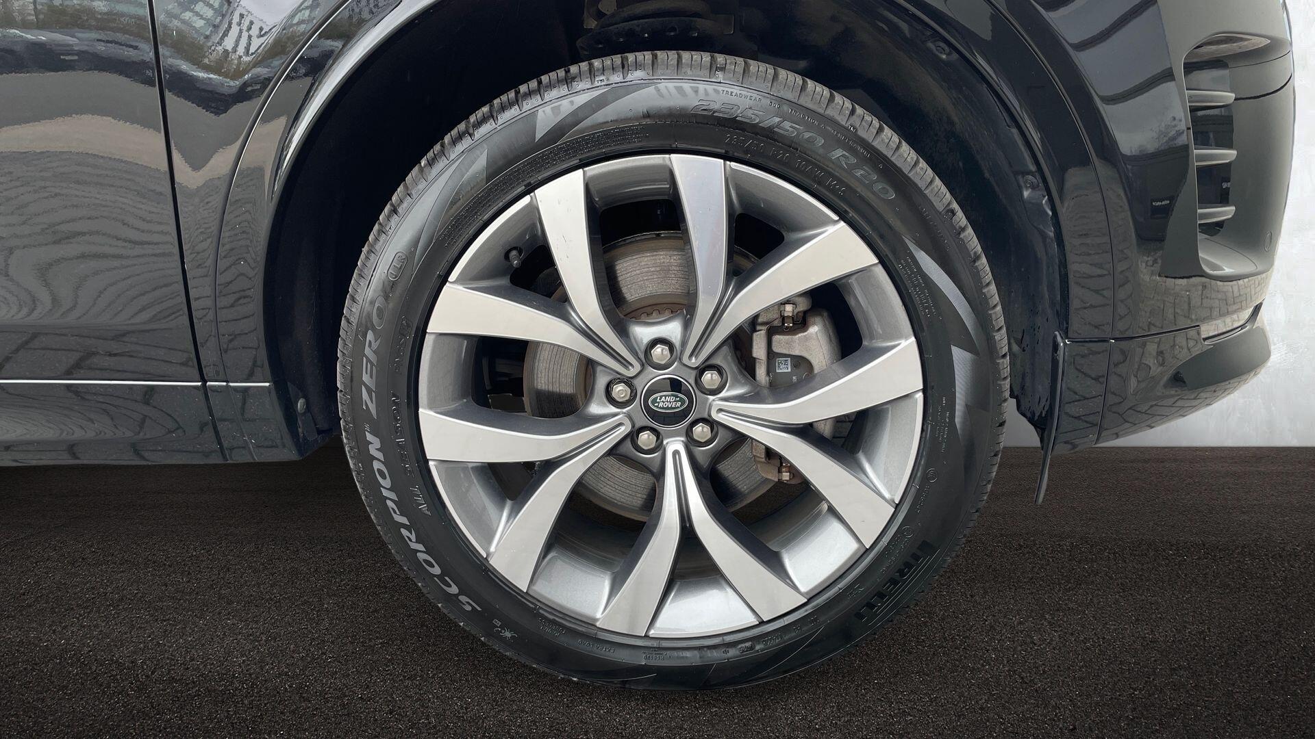 Land Rover Discovery Sport view 8