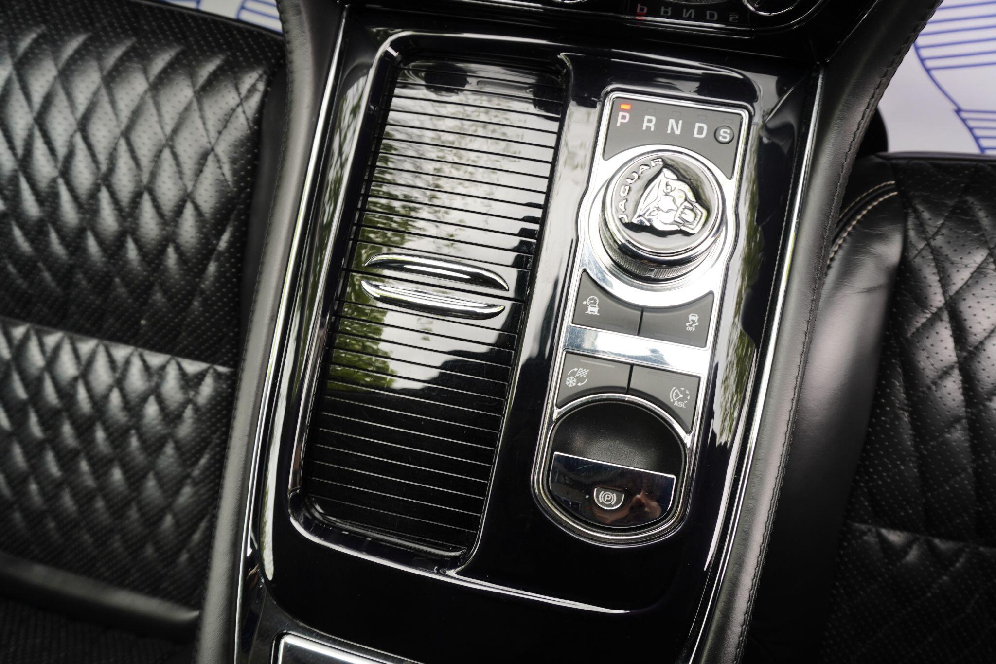 Jaguar XJ view 37