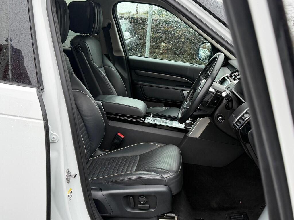 Land Rover Discovery view 16