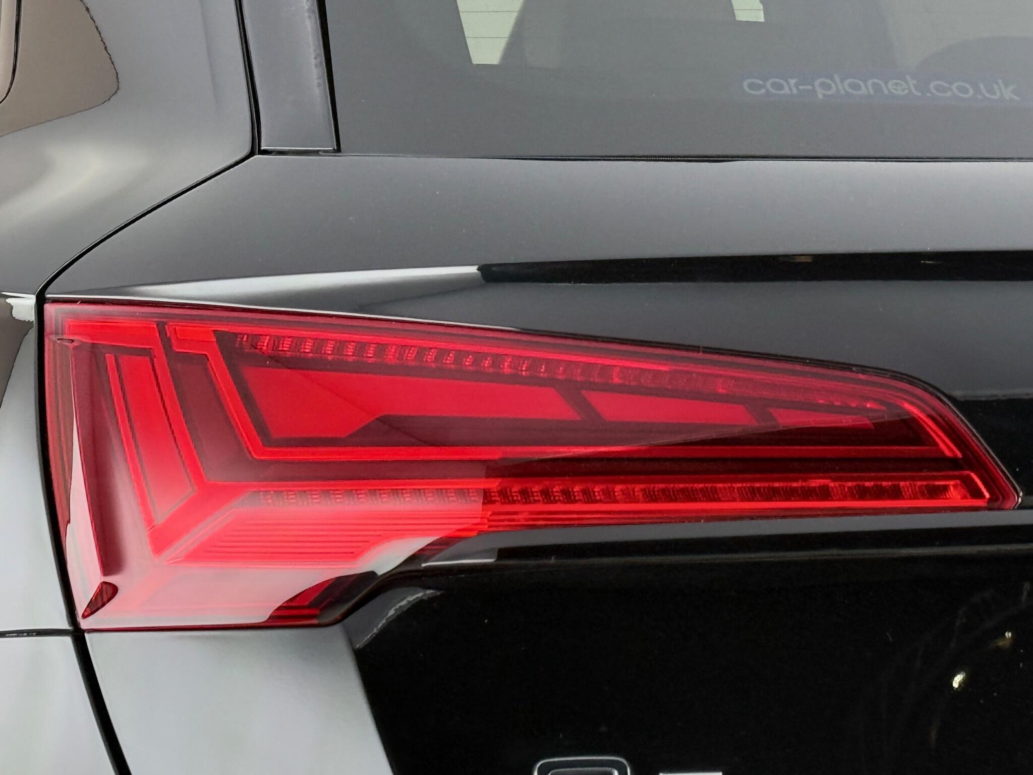 Audi Q5 view 12