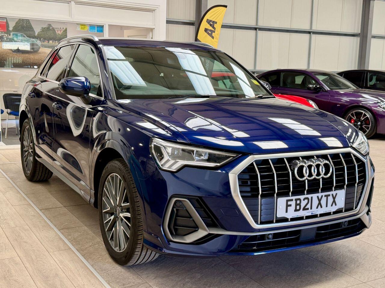 Audi Q3 view 12