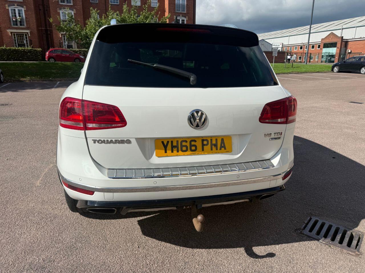Volkswagen Touareg view 18