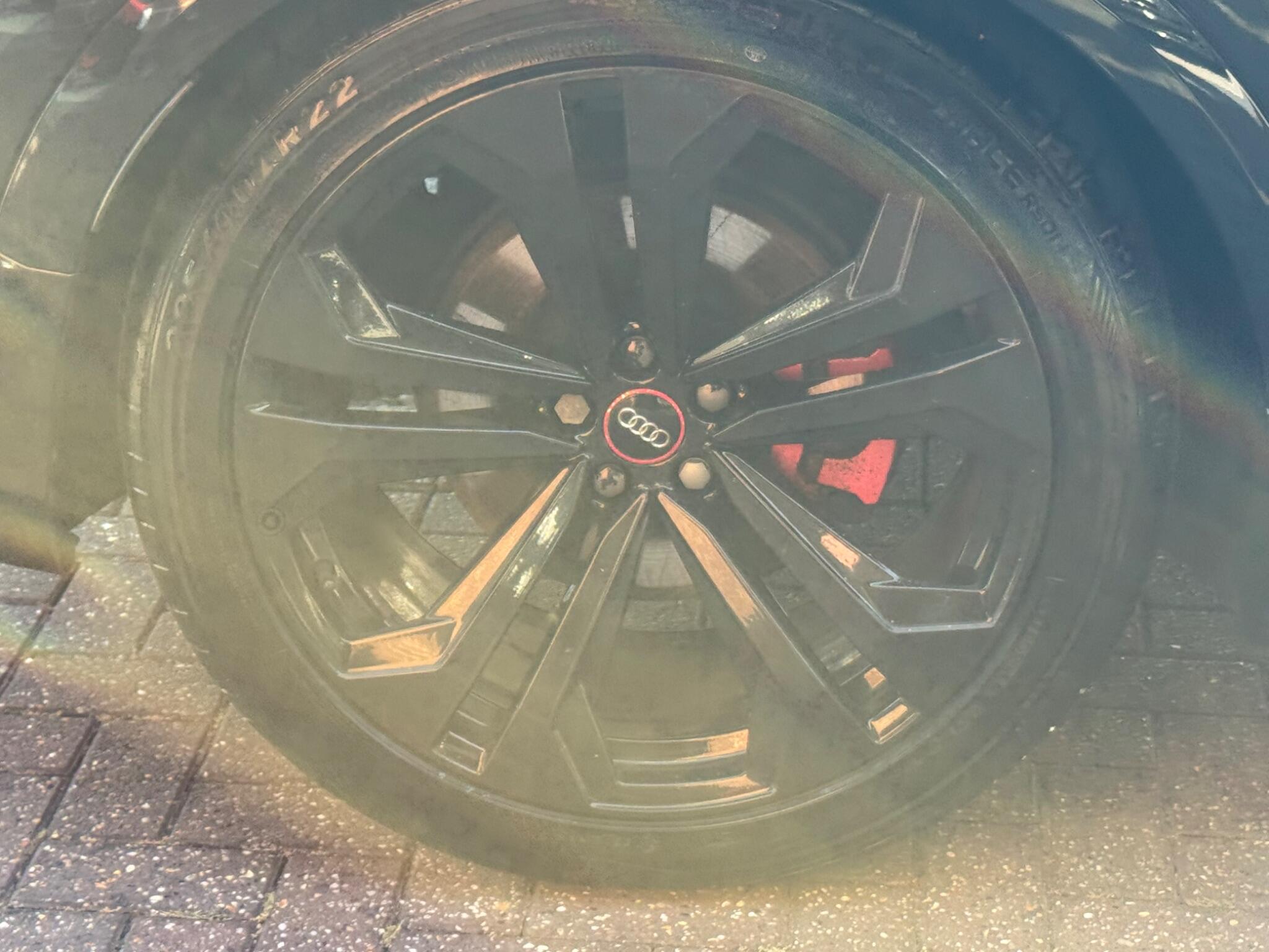 Audi Q8 view 48