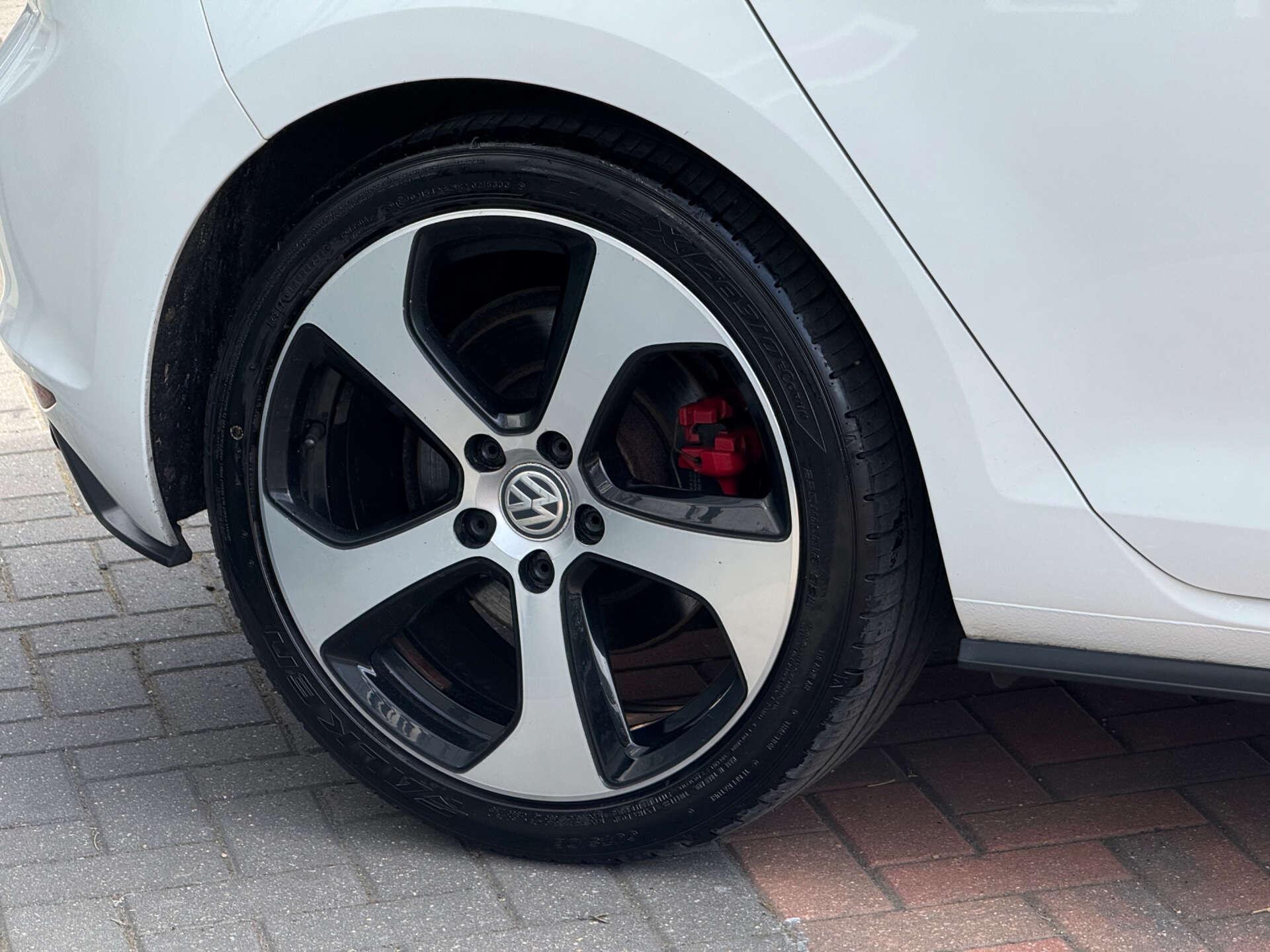Volkswagen Golf view 20