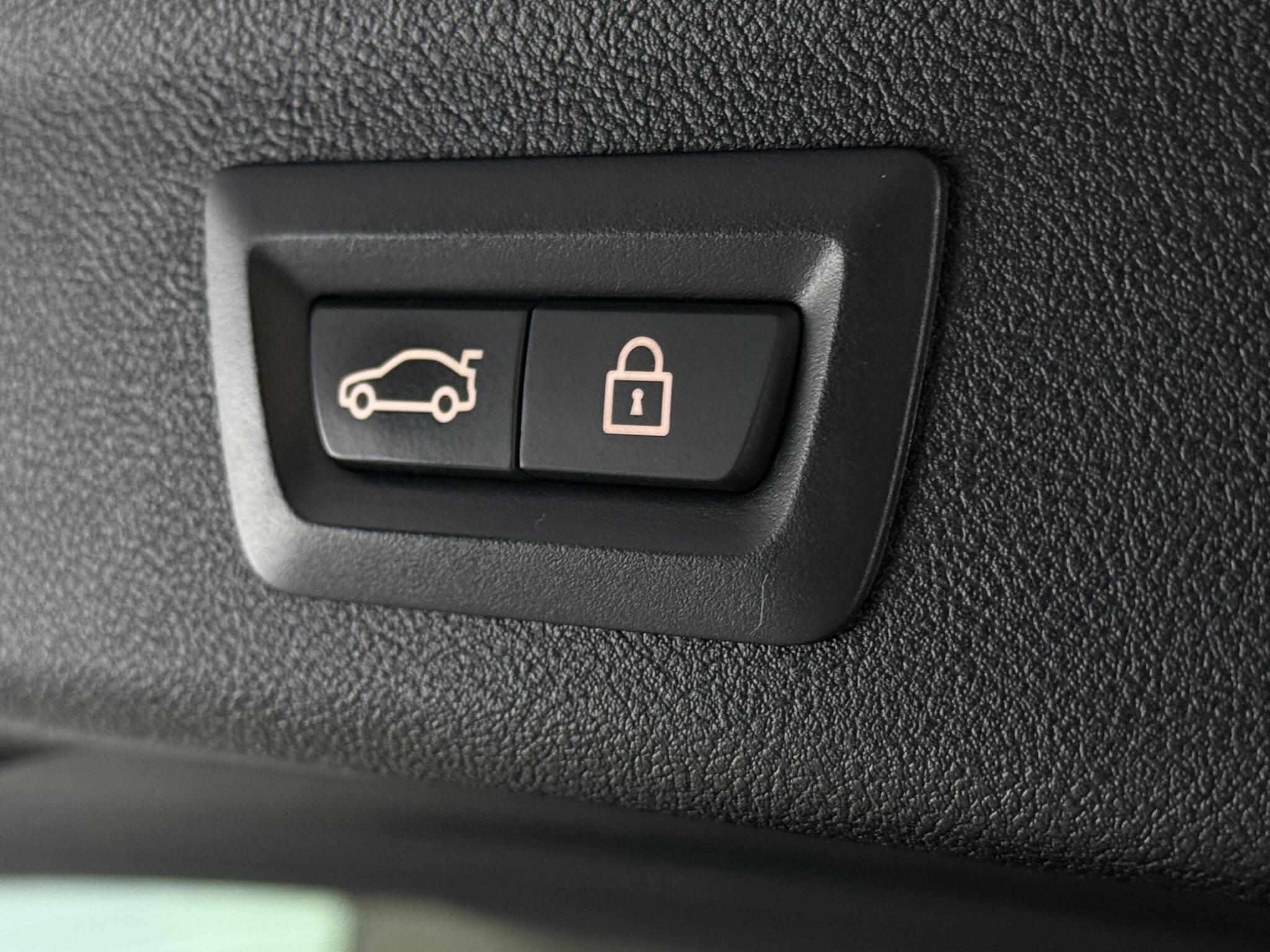 BMW 5 Series view 11