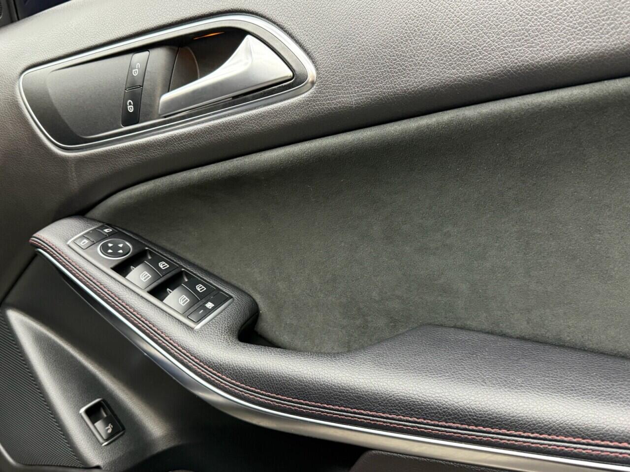 Mercedes-Benz Gla view 10