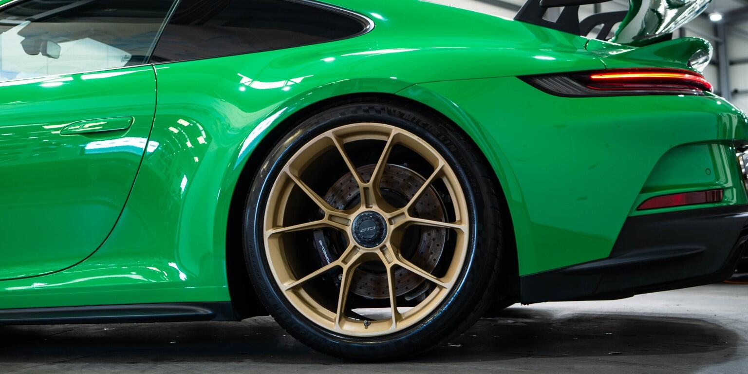 Porsche 911 view 8
