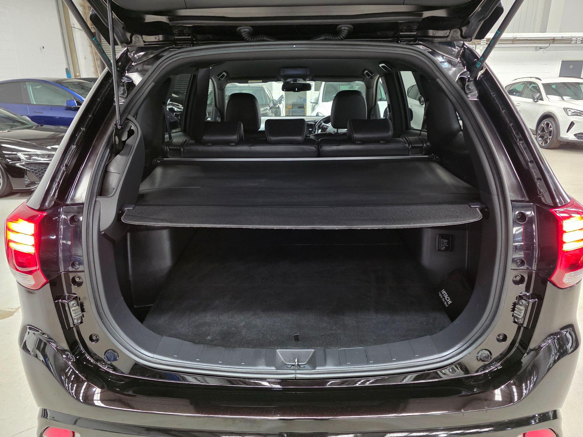 Mitsubishi Outlander view 29
