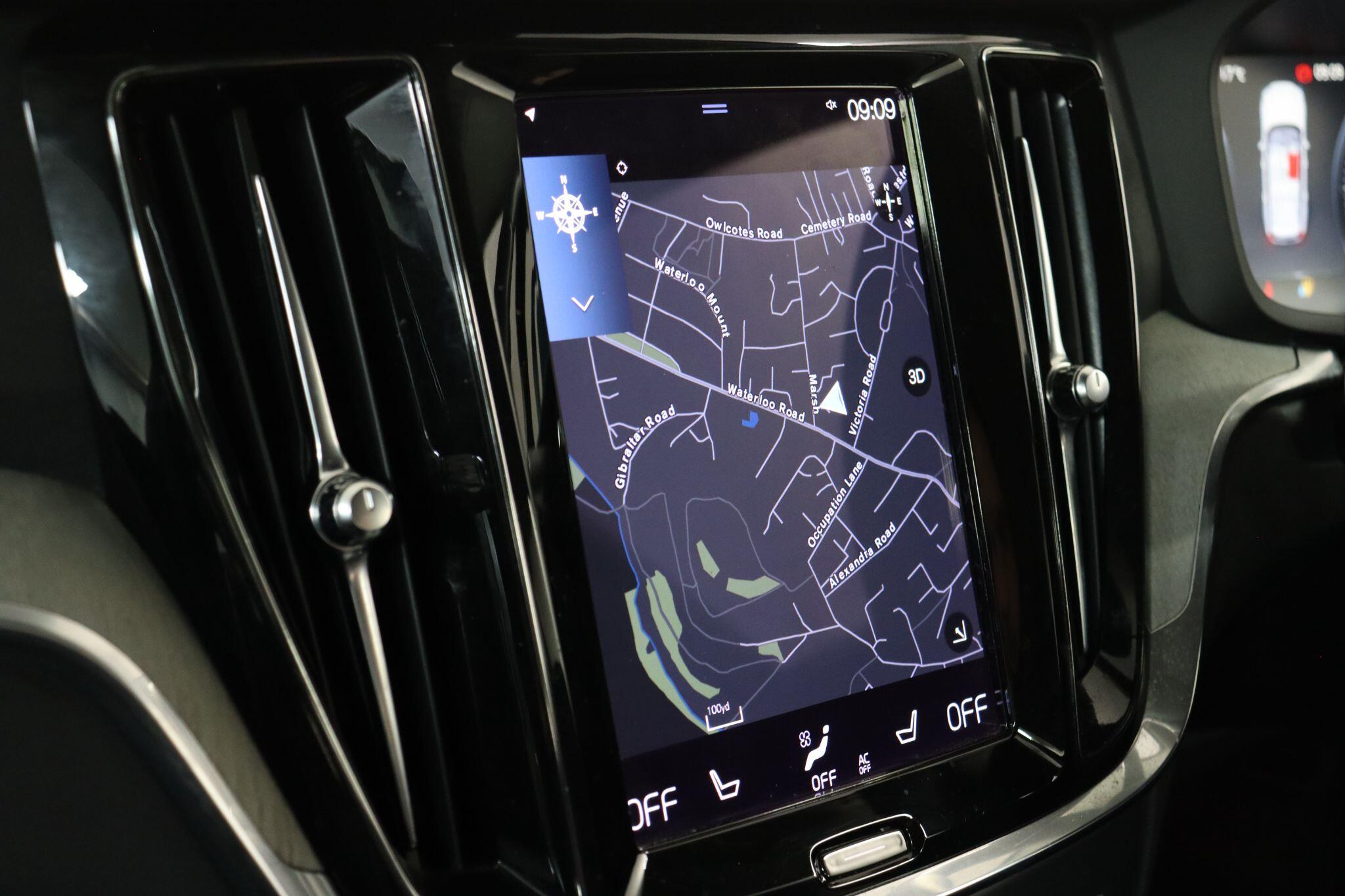 Volvo V60 Cross Country view 38