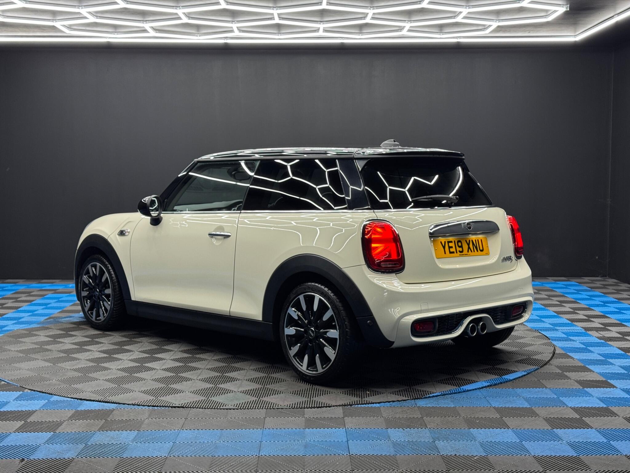 MINI Hatch view 7