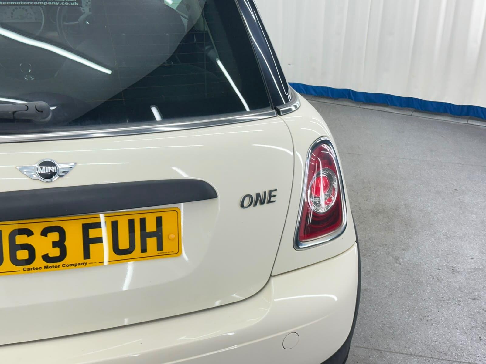 Mini Hatch view 13