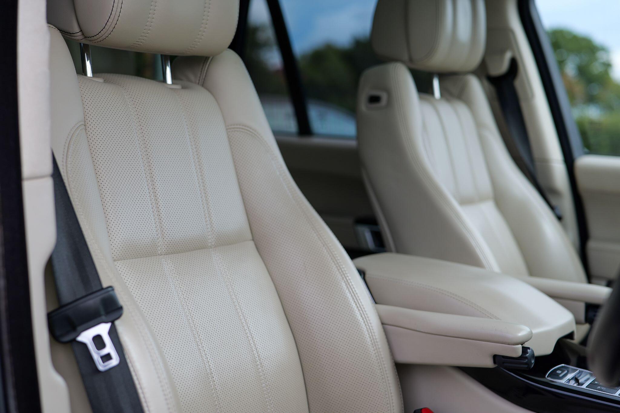 Land Rover Range Rover view 21