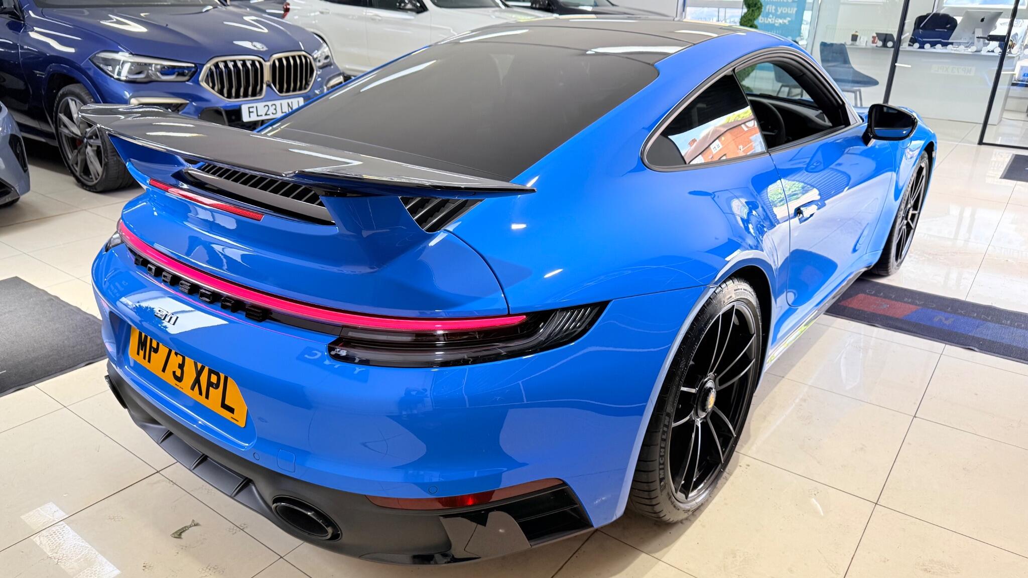 Porsche 911 view 26
